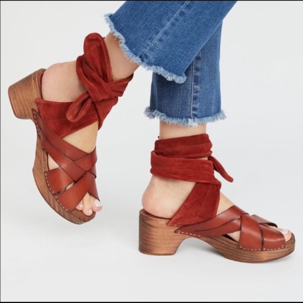 Free people Emmy Wrap around clog
